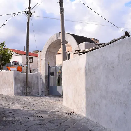 Arco Pirone Holiday House - A Un Passo Dal Vesuvio Boscotrecase Exterior photo