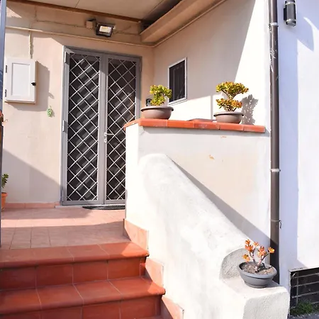 Arco Pirone Holiday House - A Un Passo Dal Vesuvio Boscotrecase Exterior photo